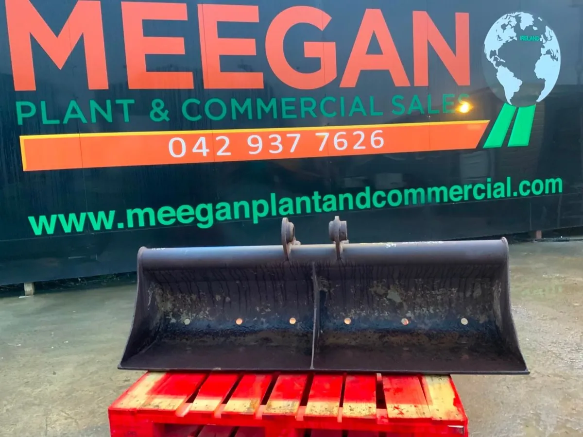 62" GRADING BUCKET......45mm PINS......73s. - Image 1