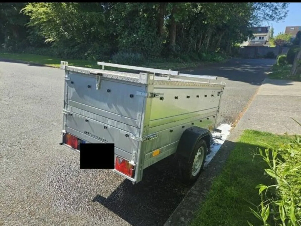 6x4 trailer with a hard-top aluminium cover - Image 1