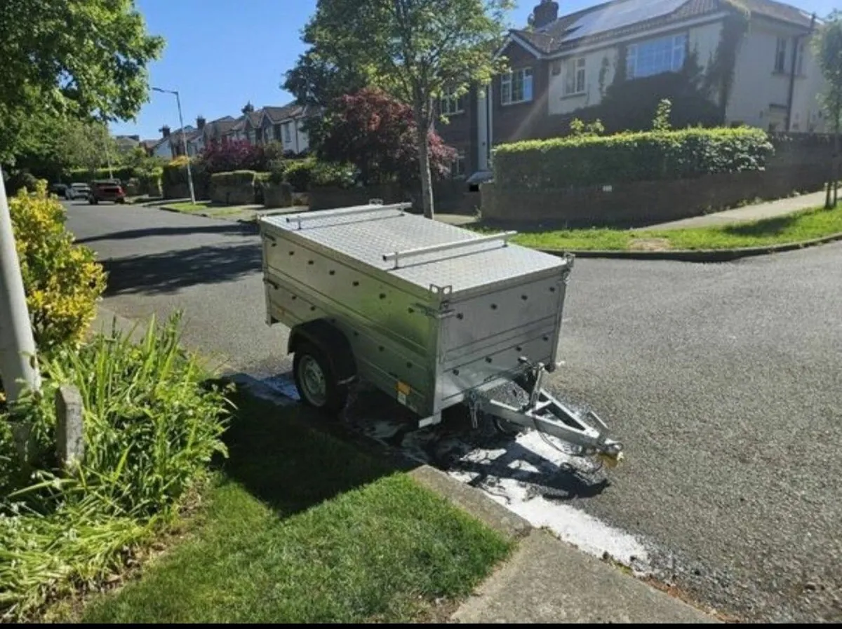 6x4 trailer with a hard-top aluminium cover - Image 2