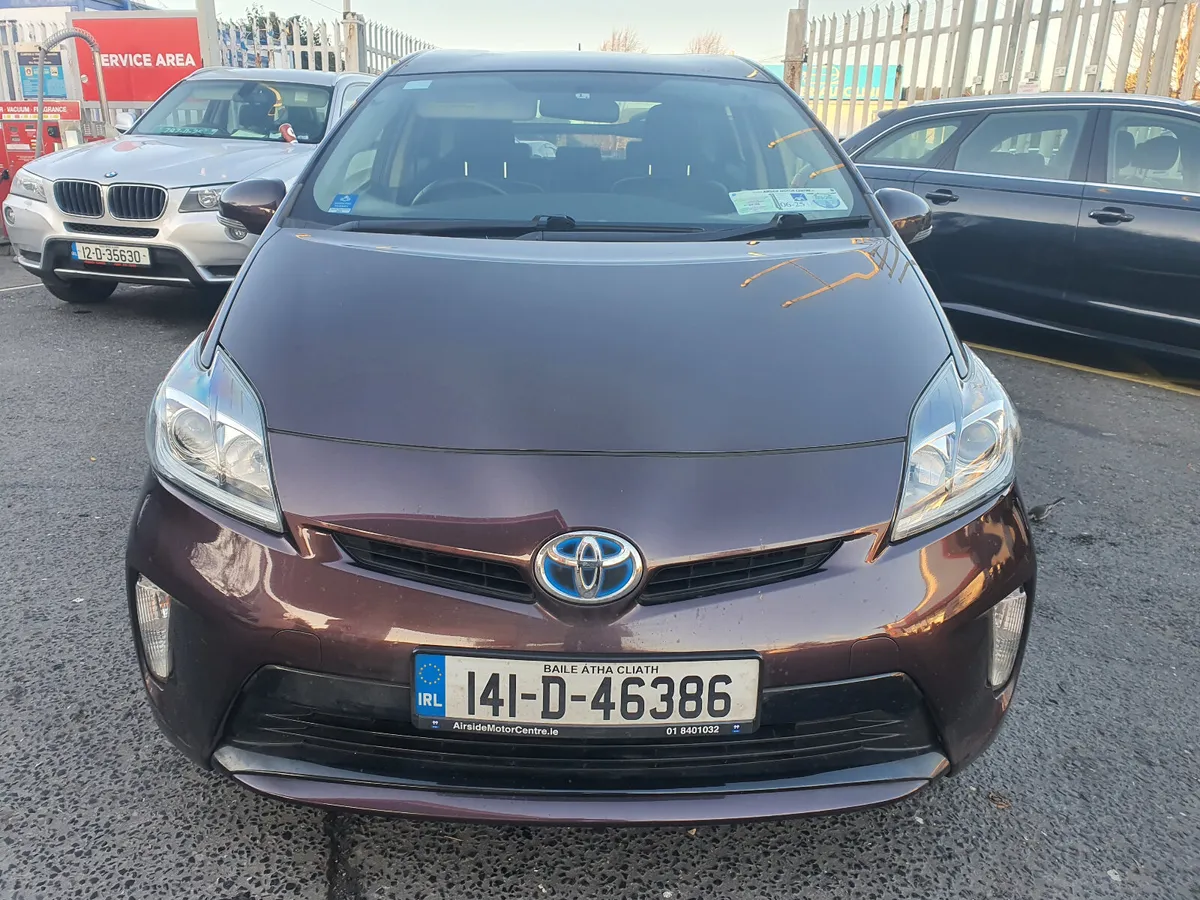 Toyota Prius 2014 luxury Factory leather nct /tax - Image 4