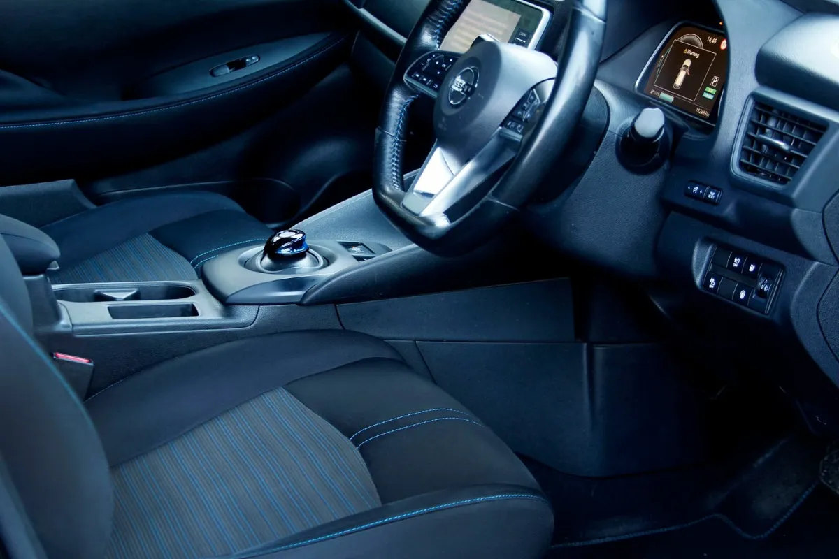 2021 Nissan Leaf 62K EV SV LONG RANGE. - Image 3