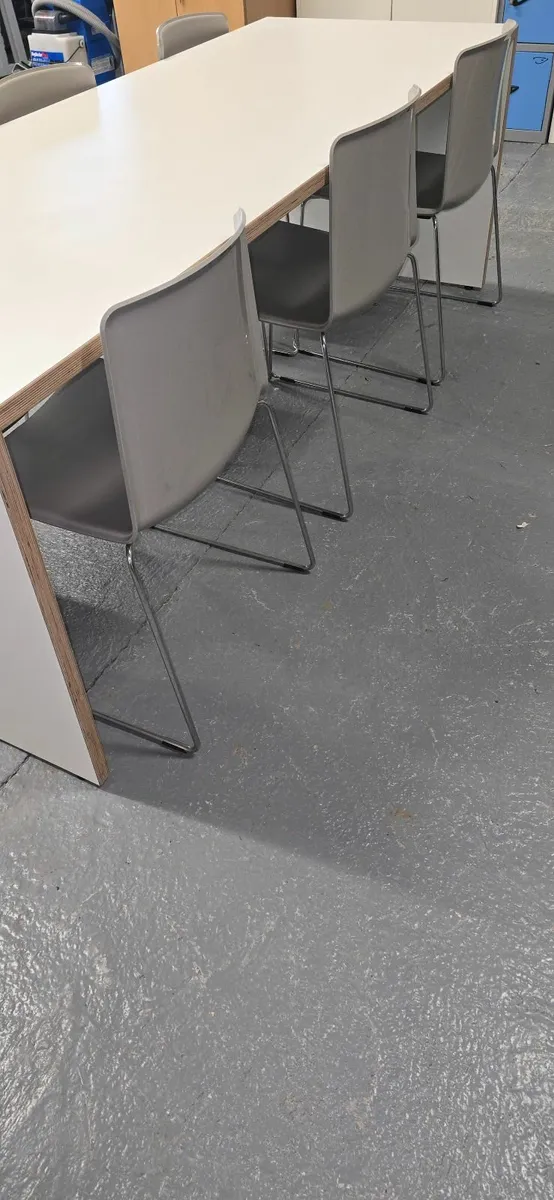 CHEEK  Rectangular Bench + pedrali tweet chairs - Image 3