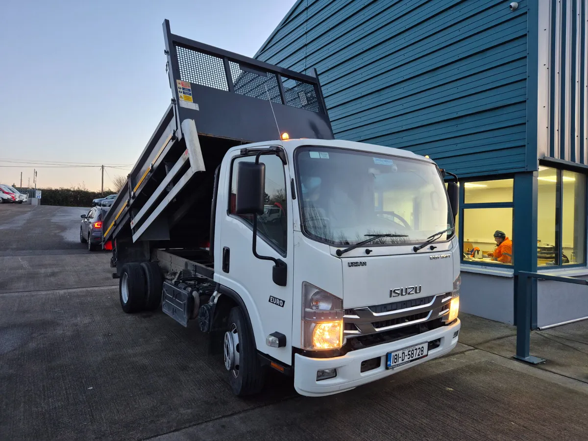 2018 ISUZU NPR TIPPER - Image 1