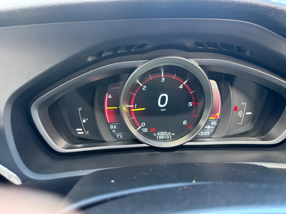 Volvo V40 2015  R  DESIGN  NEW TIMING  BELT - Image 4