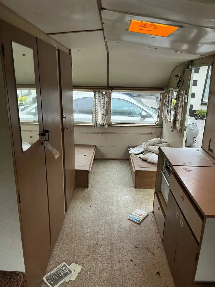 Caravan - Image 3