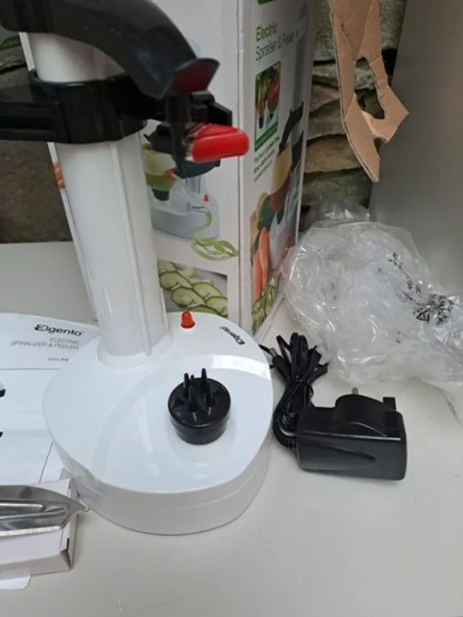 Elgento electric peeler and spiraliser - Image 3