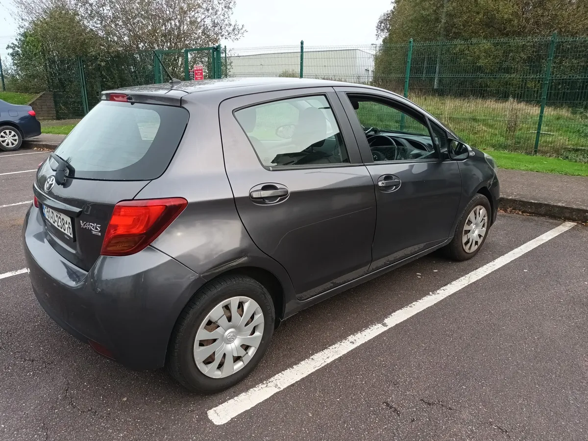 15 Yaris automatic - Image 4