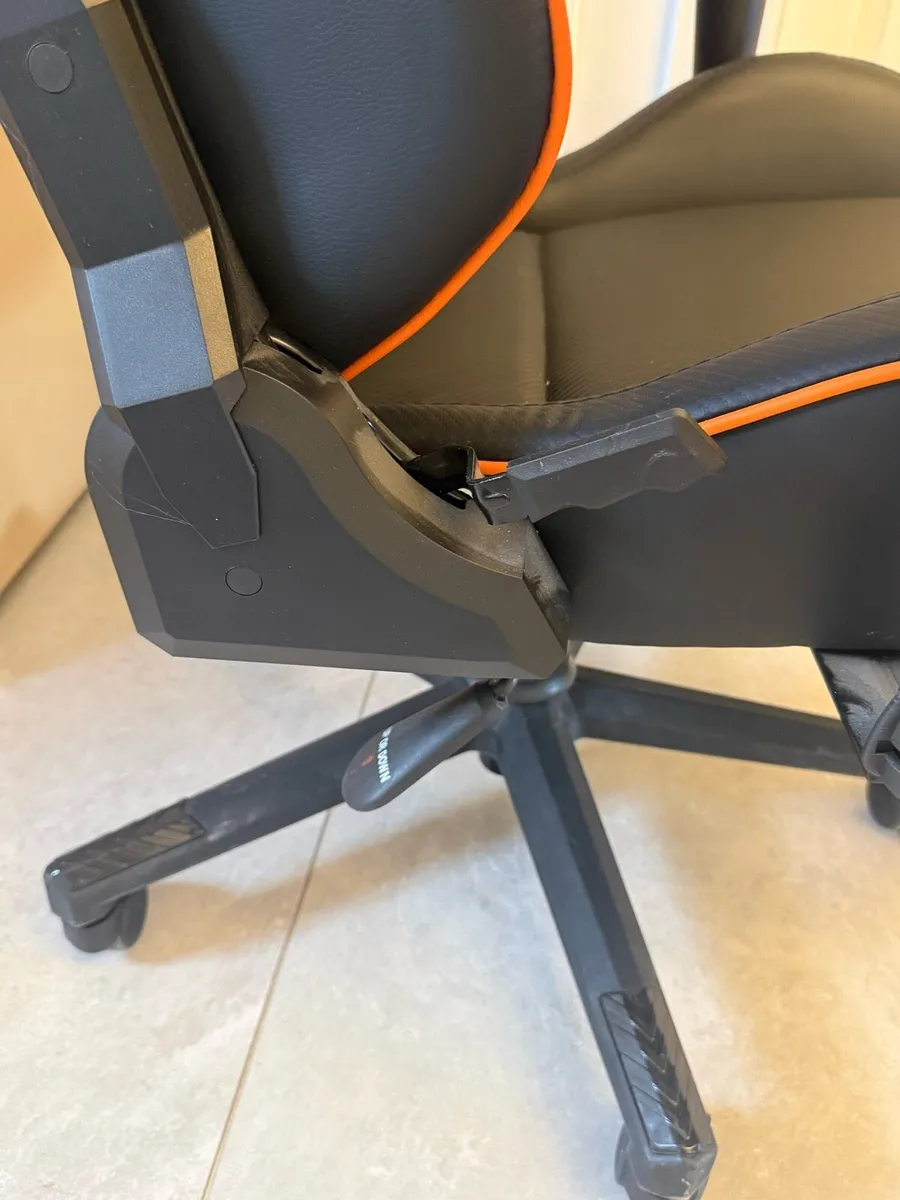 Gaming Chair - Image 4