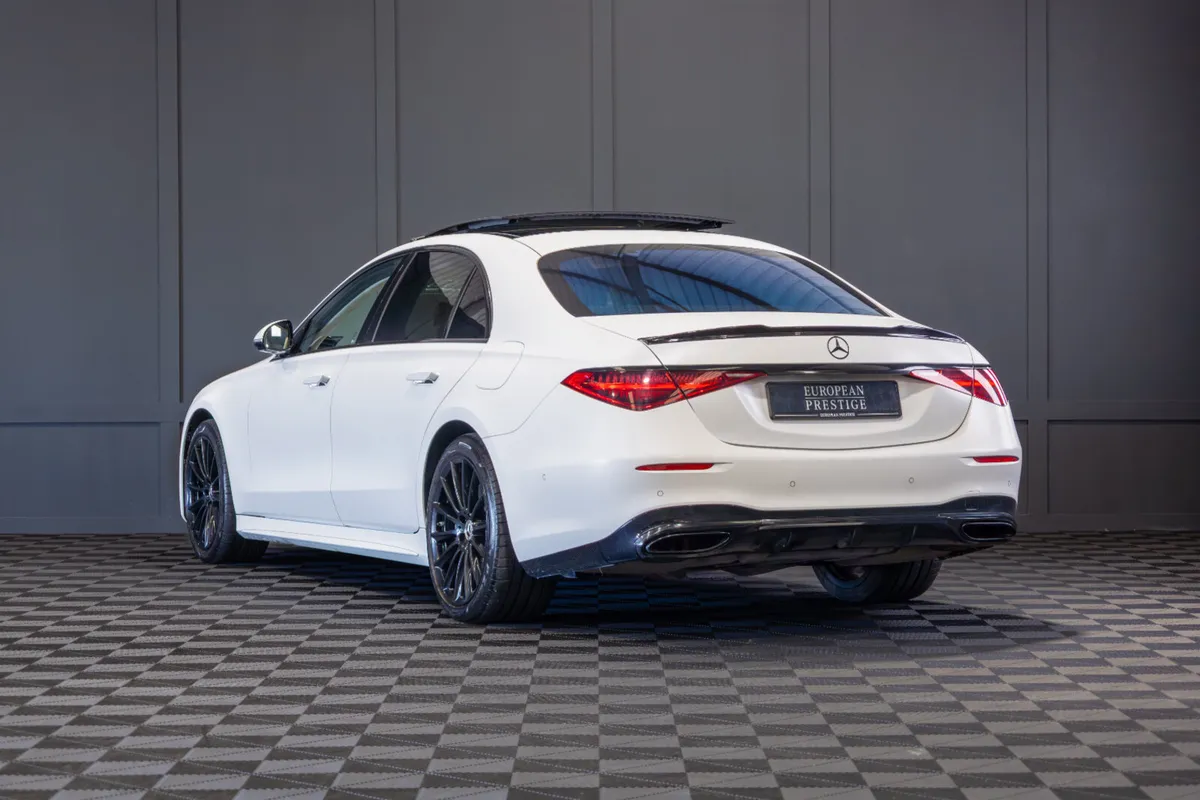 2025 Mercedes-Benz S580e LWB AMG Line Premium Plus - Image 4