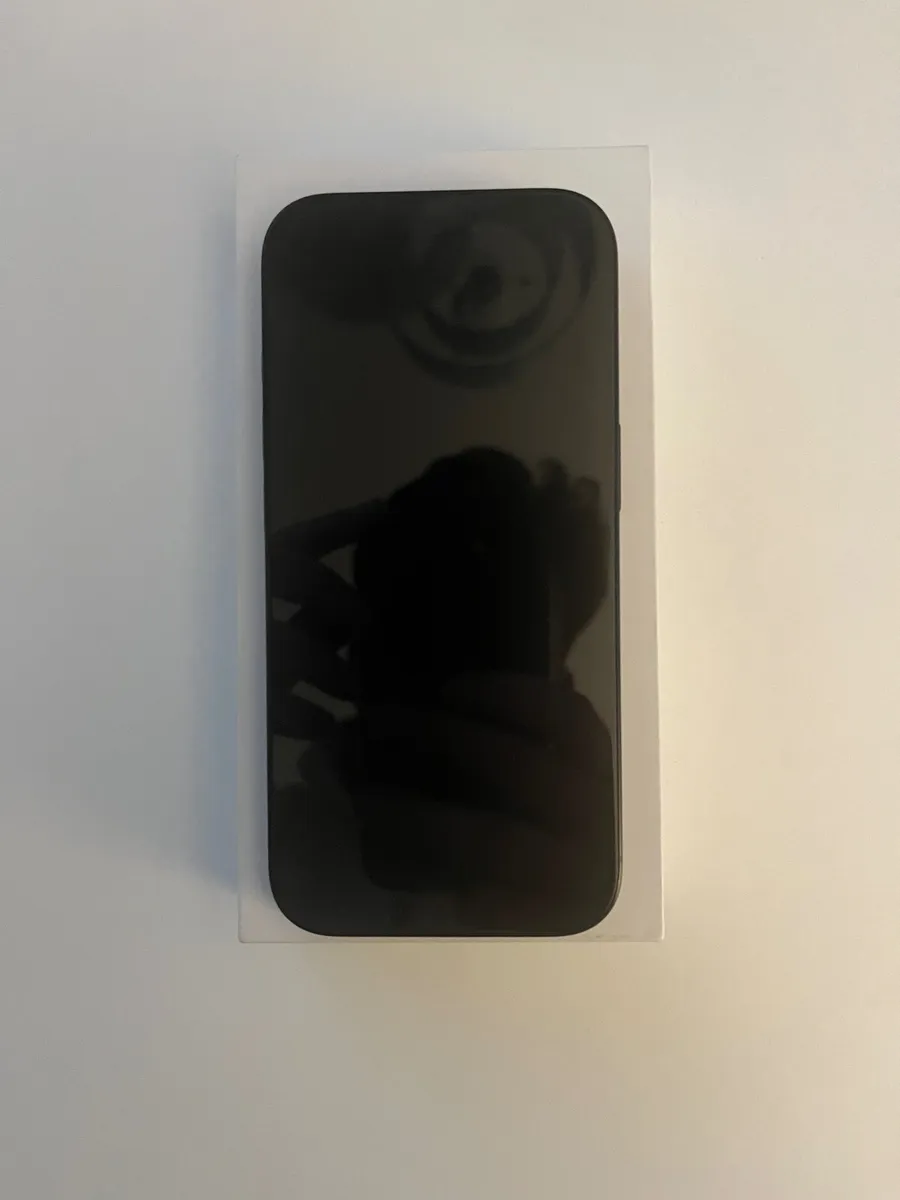 iPhone 16 pro 256gb Black Titanium - Image 2