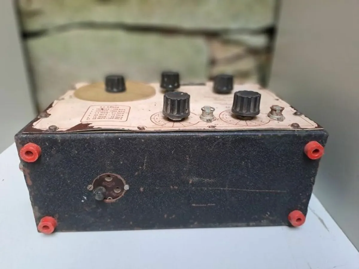 Vintage Army signal generator - Image 4