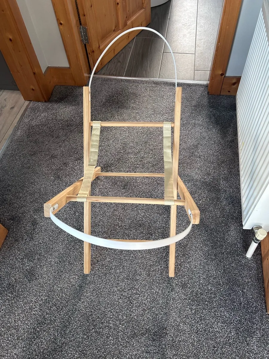 Moses basket stand