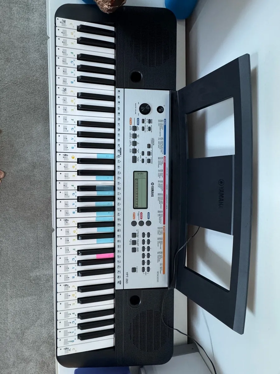 Electronic Piano - Yamaha YPT260 - Image 1