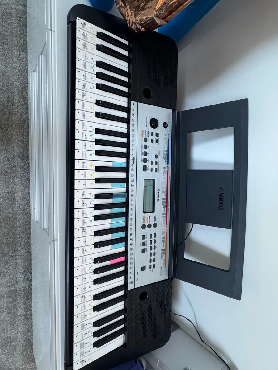 Electronic Piano - Yamaha YPT260 - Image 2