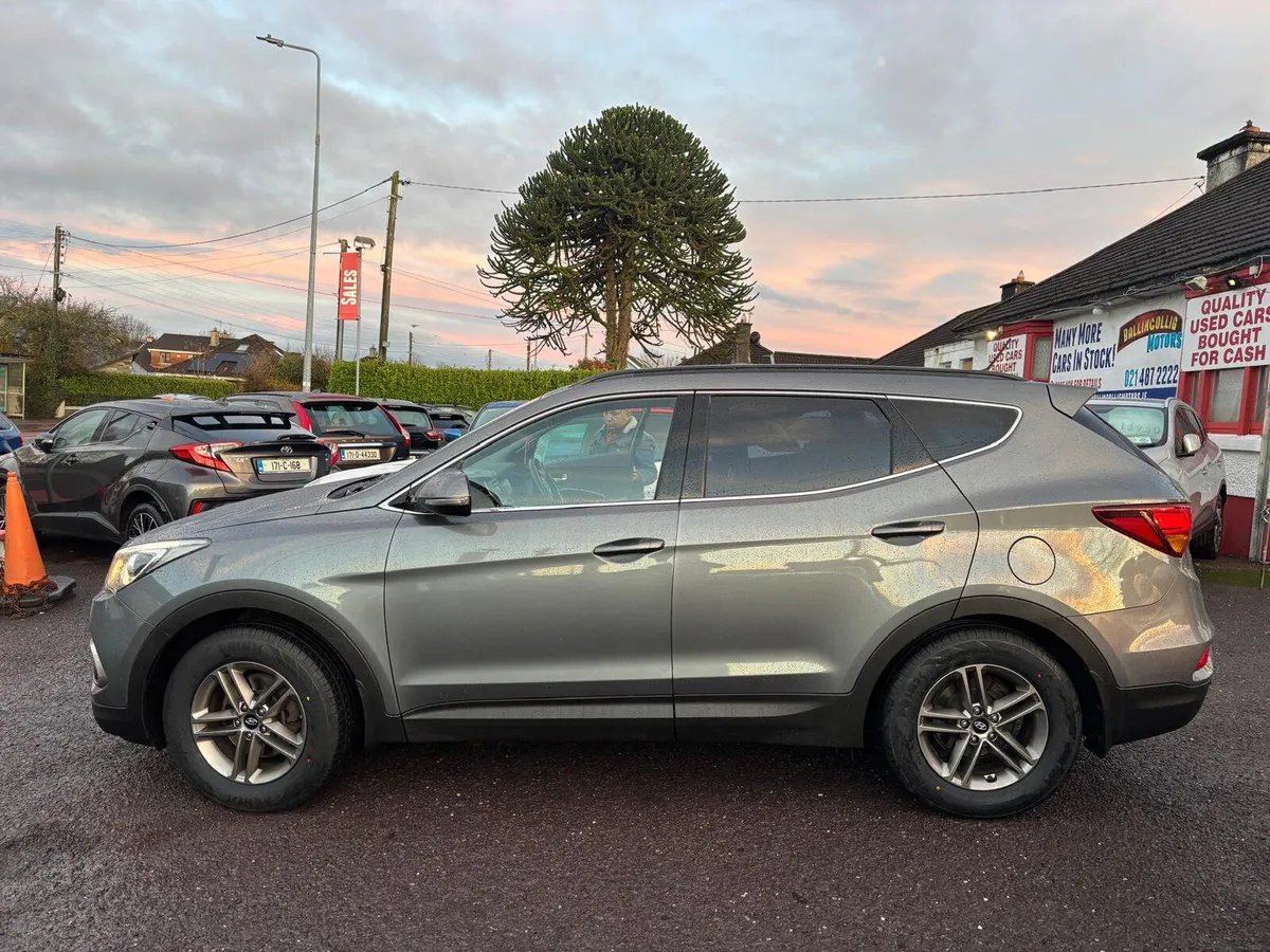 Hyundai Santa Fe 2018  7  SEATER - Image 2