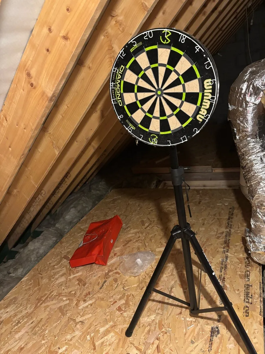 Dart board with stand - Image 1