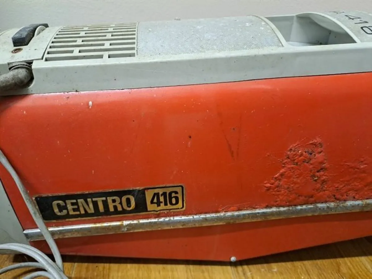 Retro vacuum cleaner - Image 1