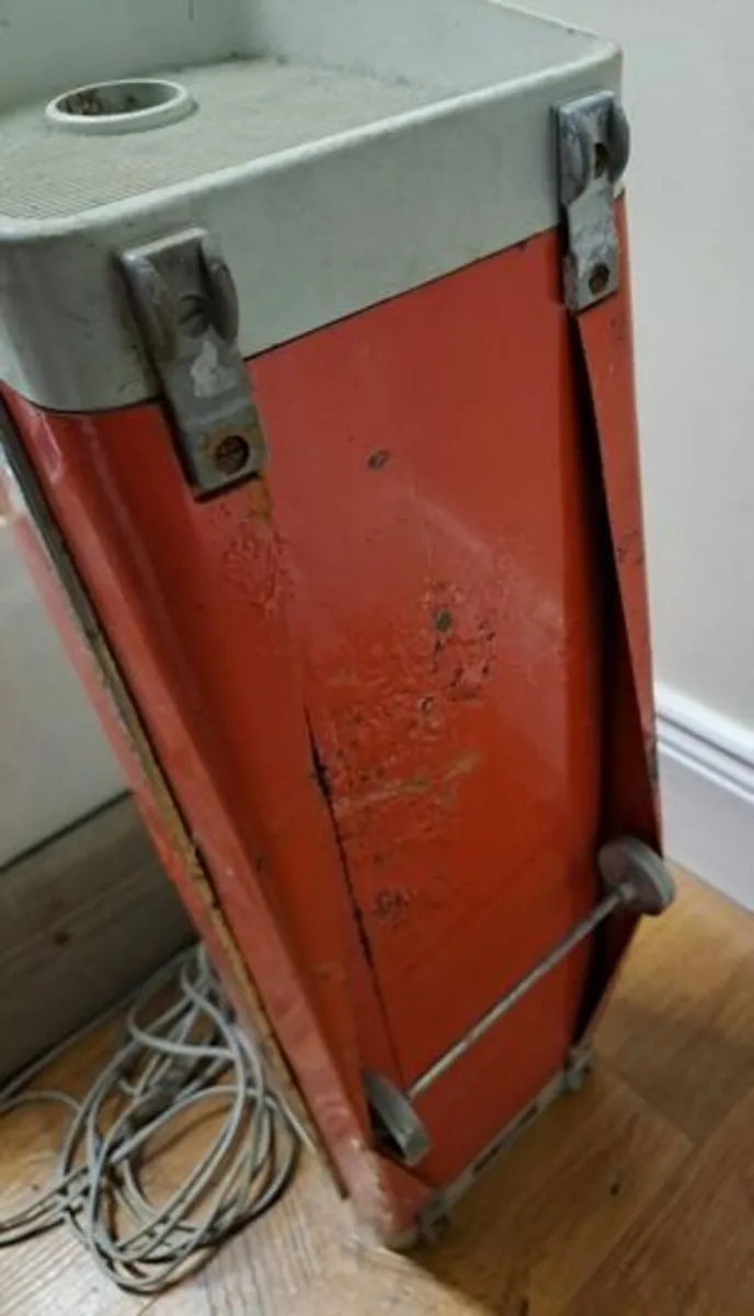 Retro vacuum cleaner - Image 2