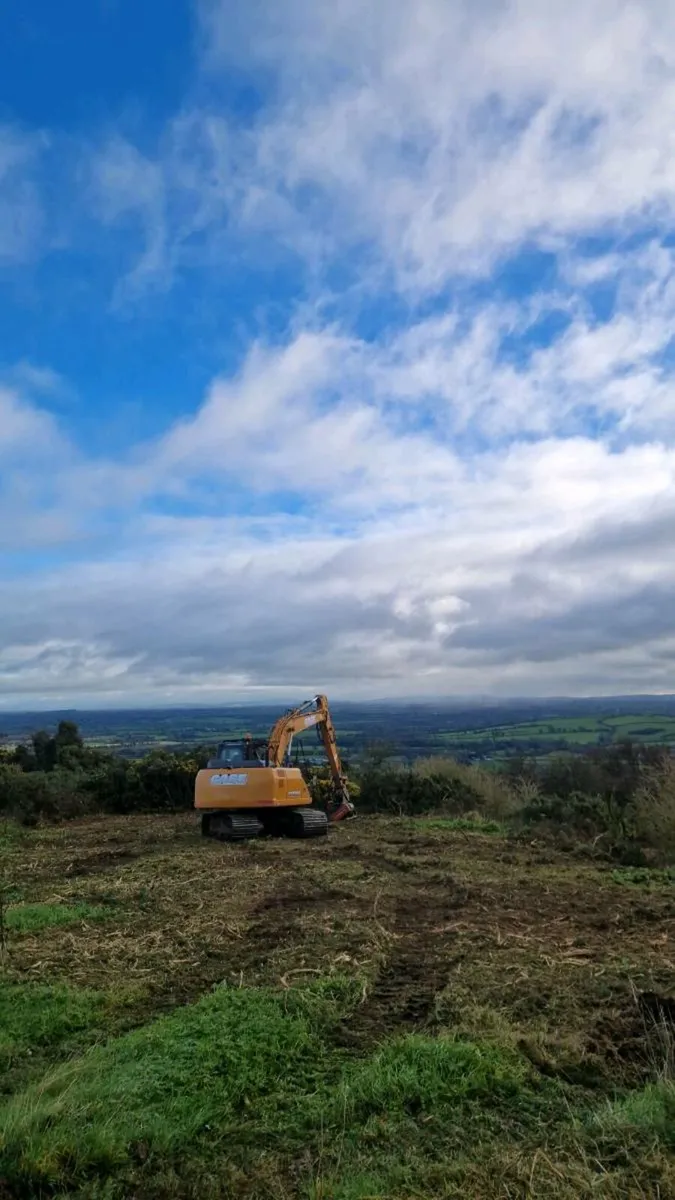 Digger, dump trailer hire - Image 1