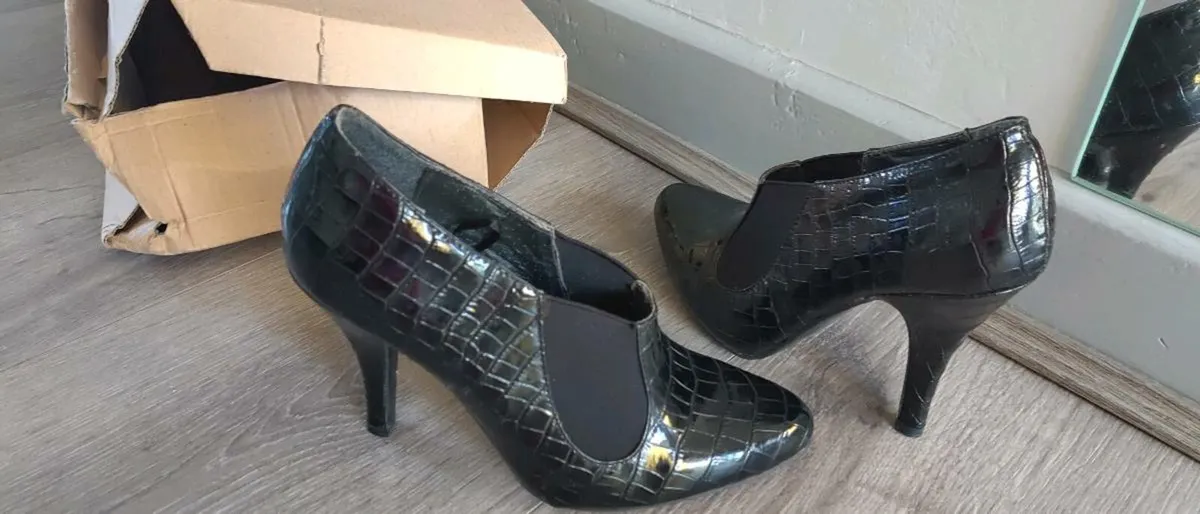 new ankle shoes size 3 - Image 1