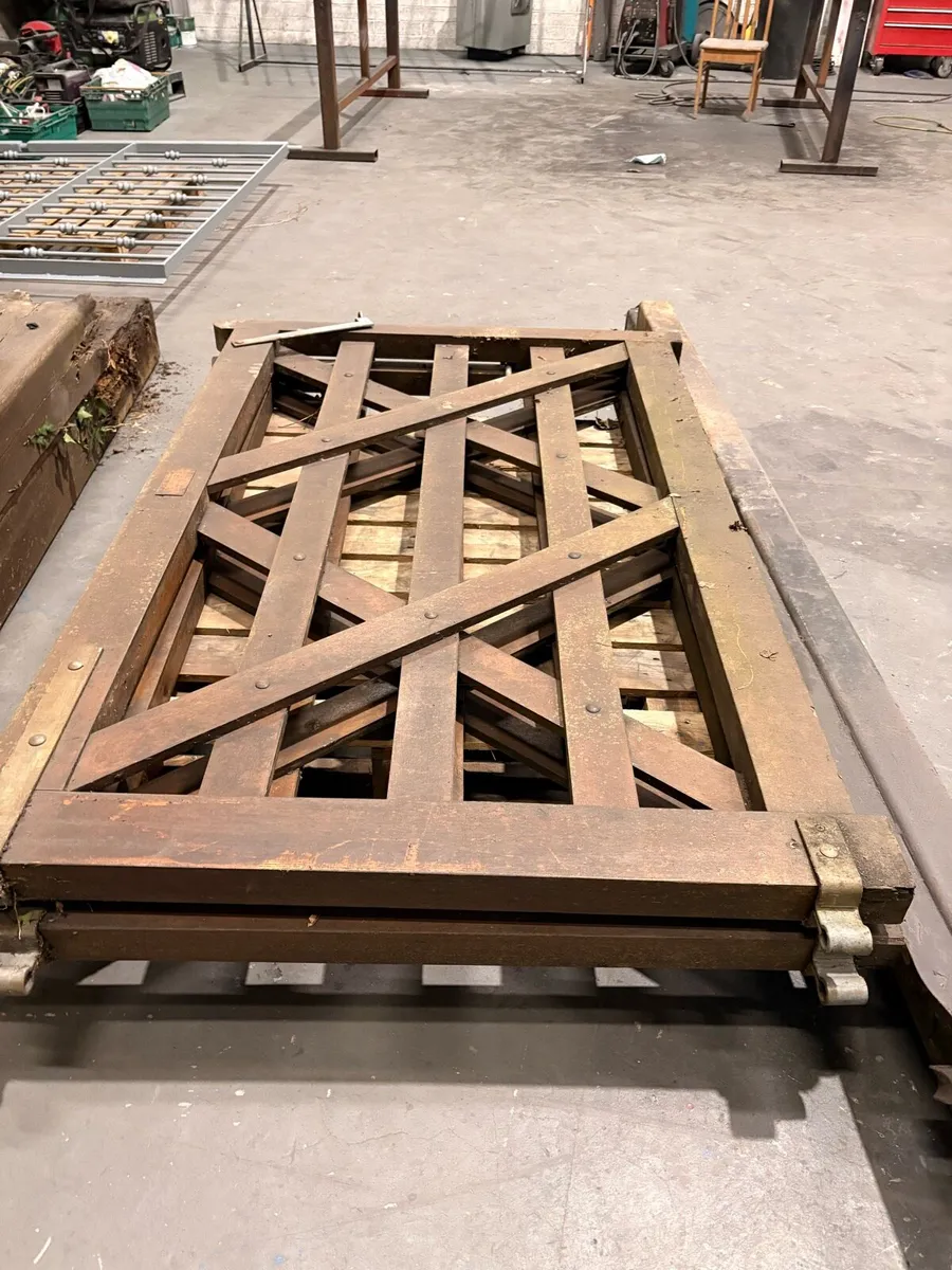 Timber gates - Image 1