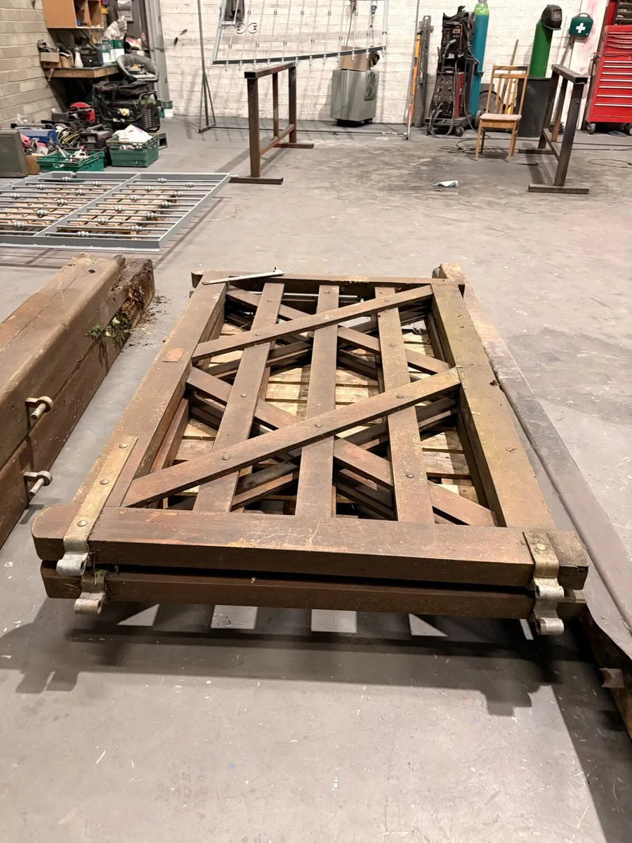 Timber gates - Image 4