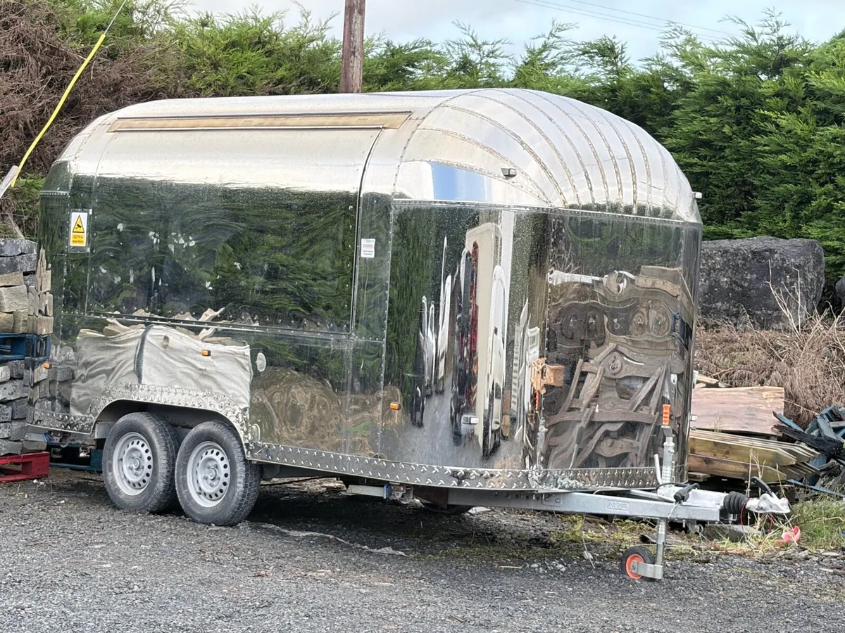 Airstream catering trailer - Image 4