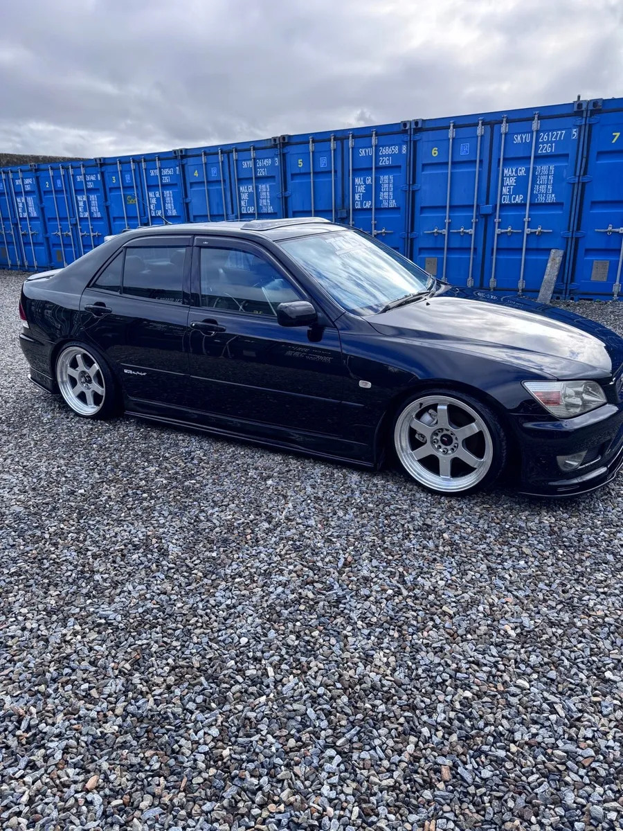 Lexus is 200 sport - Image 2