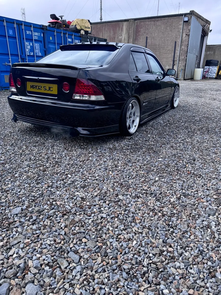 Lexus is 200 sport - Image 4