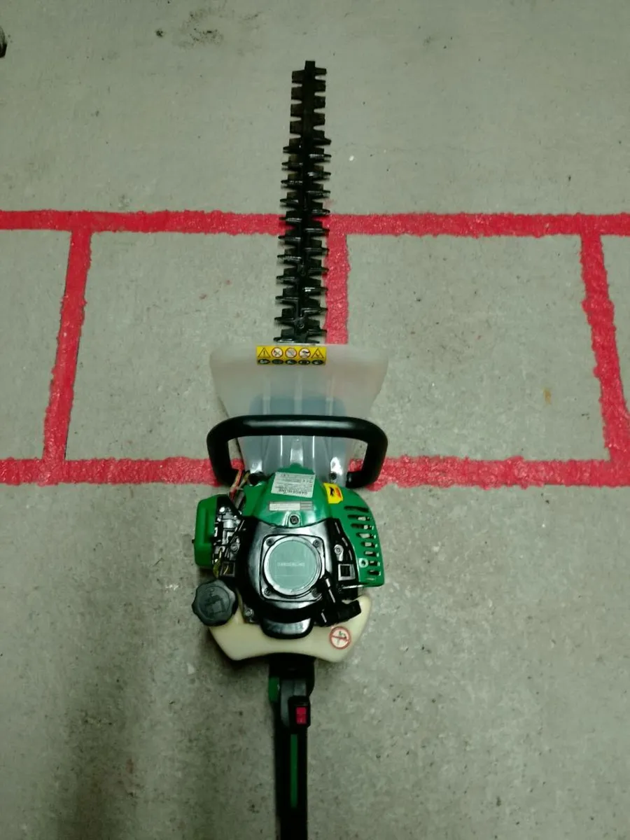 Hedge cutters - Image 1