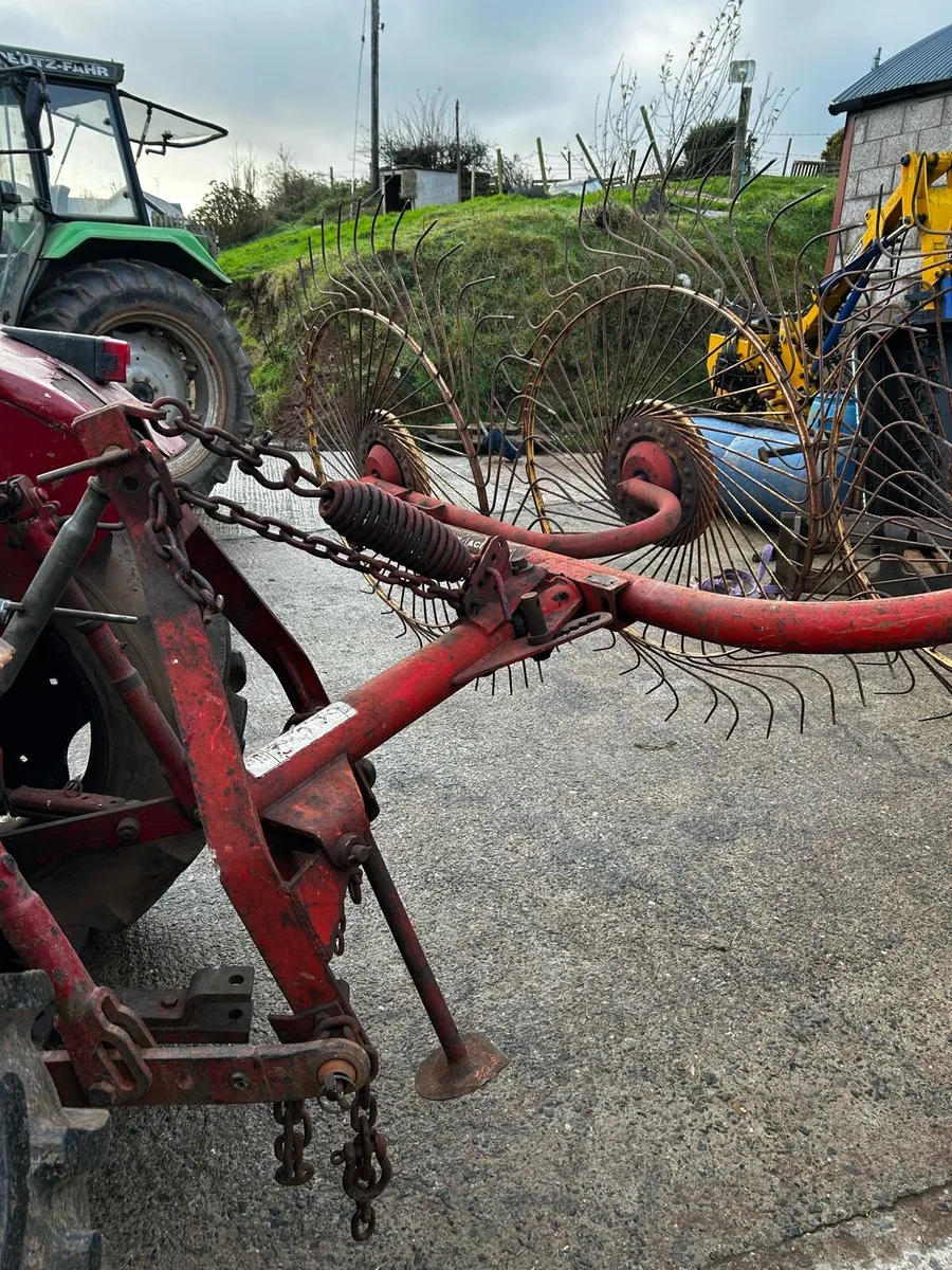 Vicon-lely acrobat rake, two fur reversible plough - Image 3