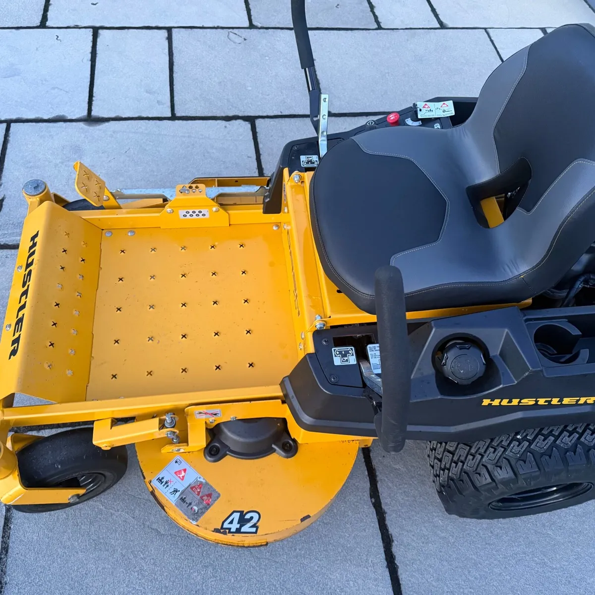 Hustler Raptor XD 42 Lawnmower - Zero Turn - Image 4