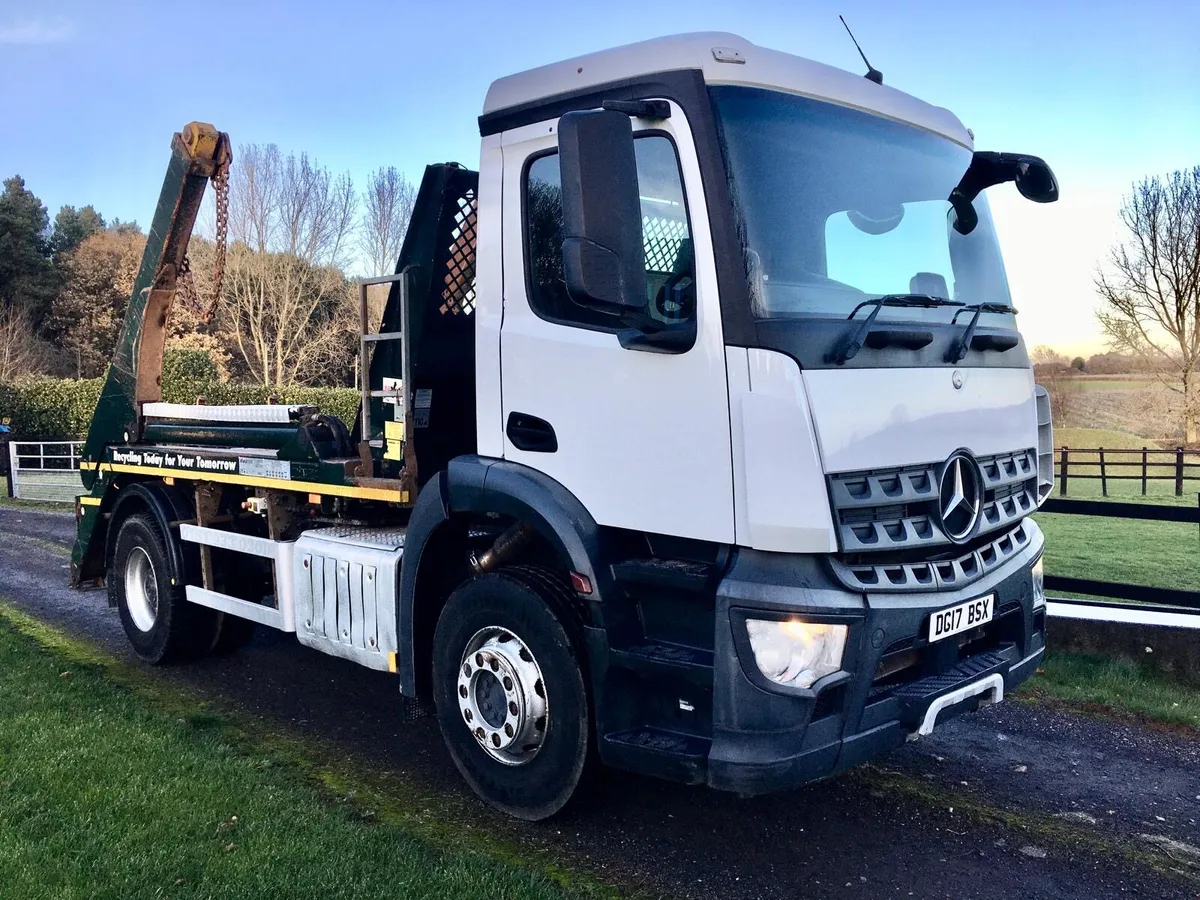 Mercedes Benz skip truck - Image 3