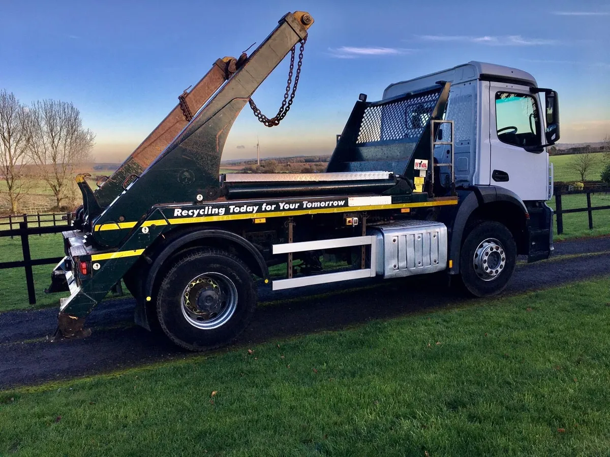 Mercedes Benz skip truck - Image 4