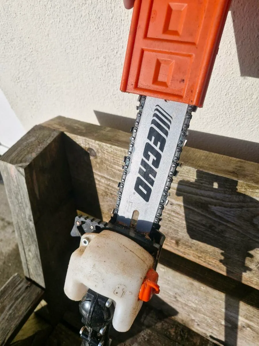 Hedge trimmer and pole chainsaw - Image 1