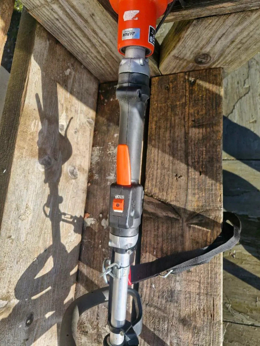 Hedge trimmer and pole chainsaw - Image 2