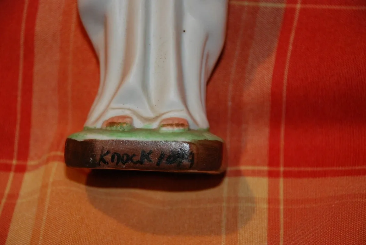 Religious statue Our Lady of Knock Ceramic Statue - Image 4