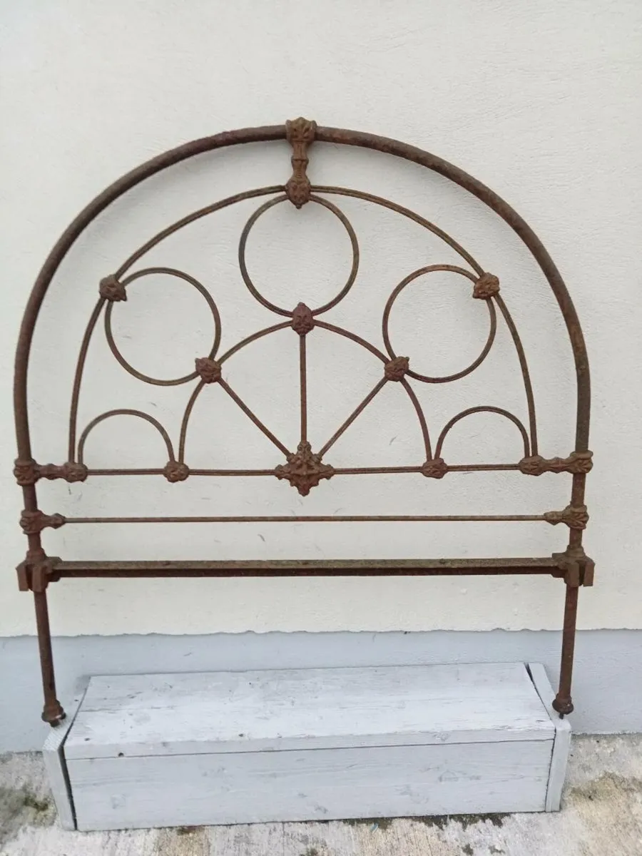 Old bed frame - Image 1