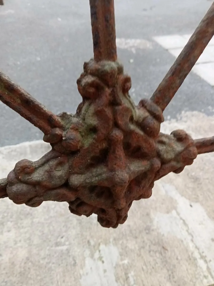 Old bed frame - Image 2