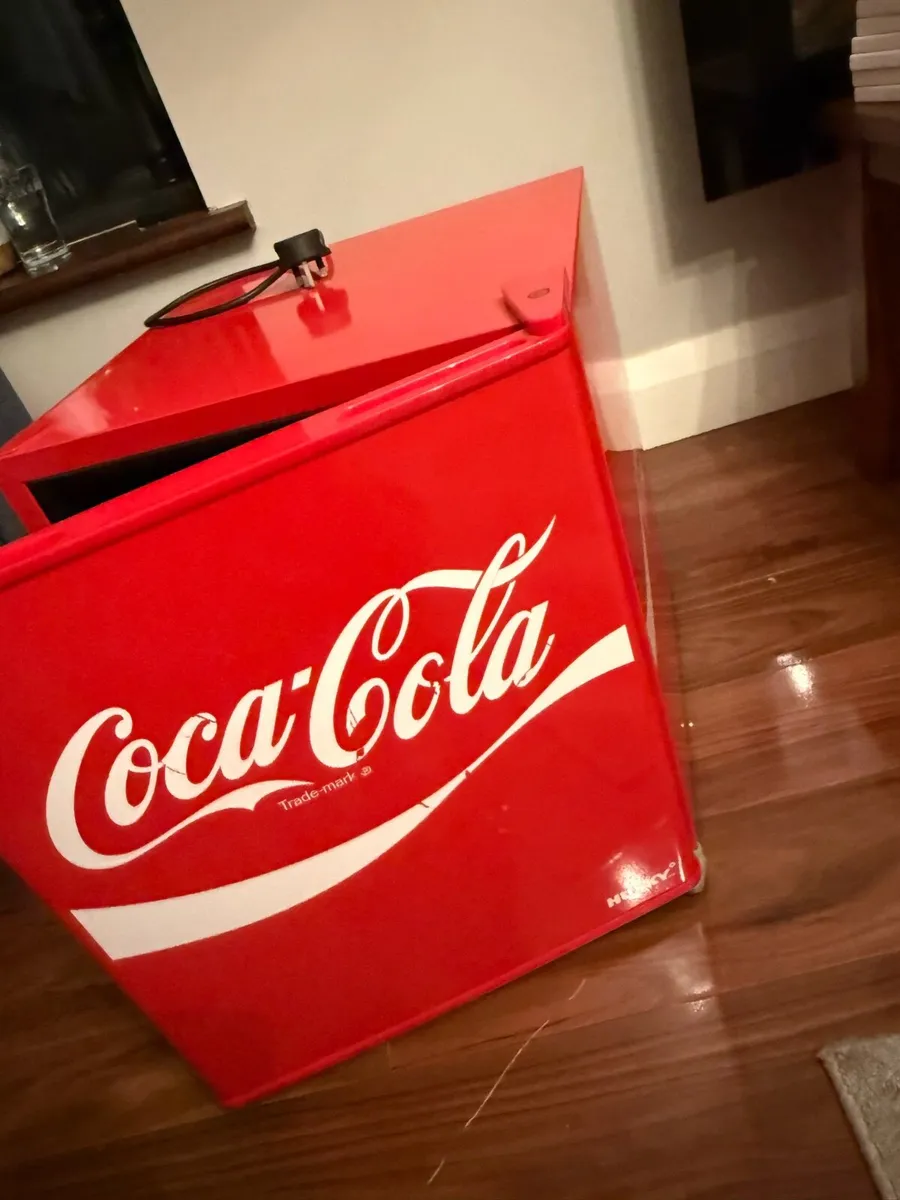 Coke Cola mini fridge - Image 1