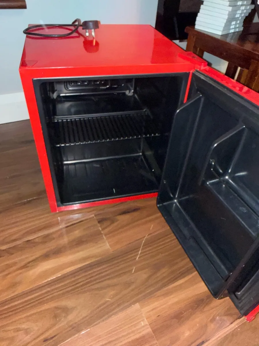Coke Cola mini fridge - Image 2