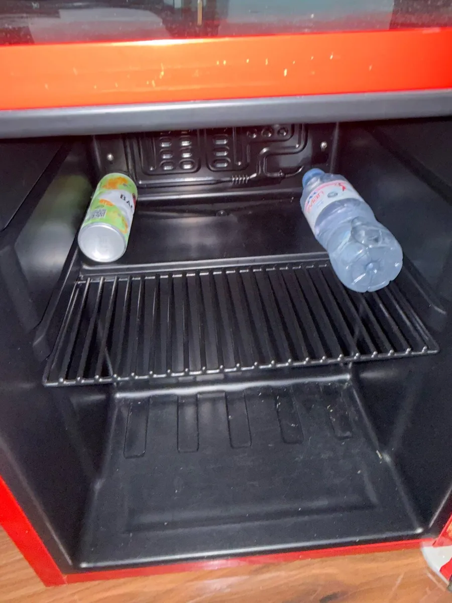 Coke Cola mini fridge - Image 4