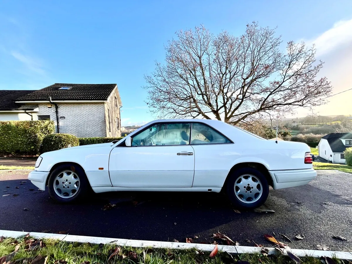 E220 W124 Coupe - Image 2