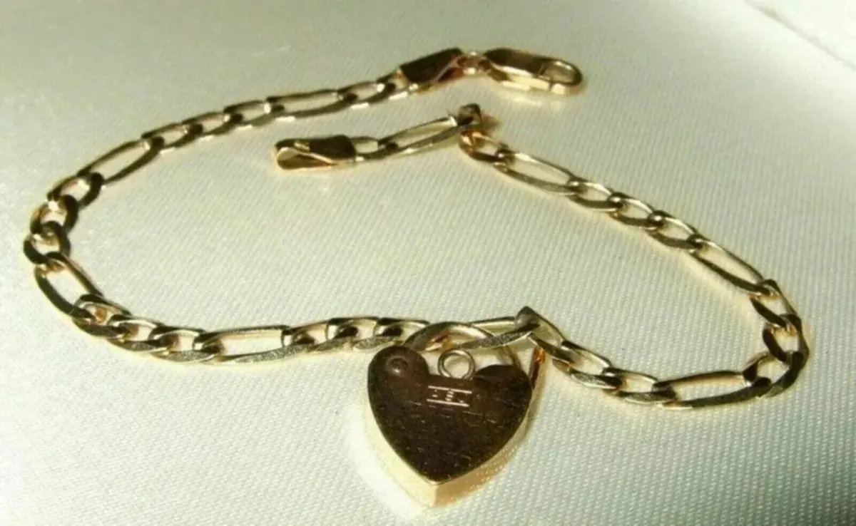 Vintage Hallmarked 9ct Gold 'Padlock' Bracelet - Image 3