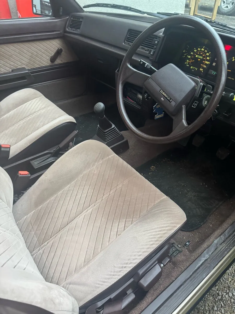 Toyota carina - Image 2