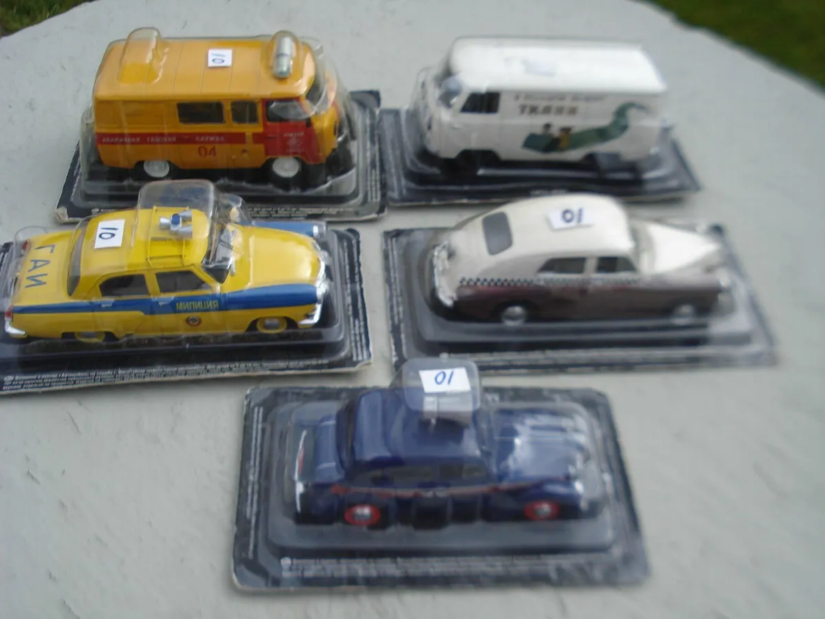 RUSSIAN DIECAST METAL MODEL CARS/VANS. 1/43 SCALE. - Image 1