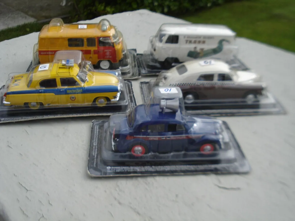 RUSSIAN DIECAST METAL MODEL CARS/VANS. 1/43 SCALE. - Image 2