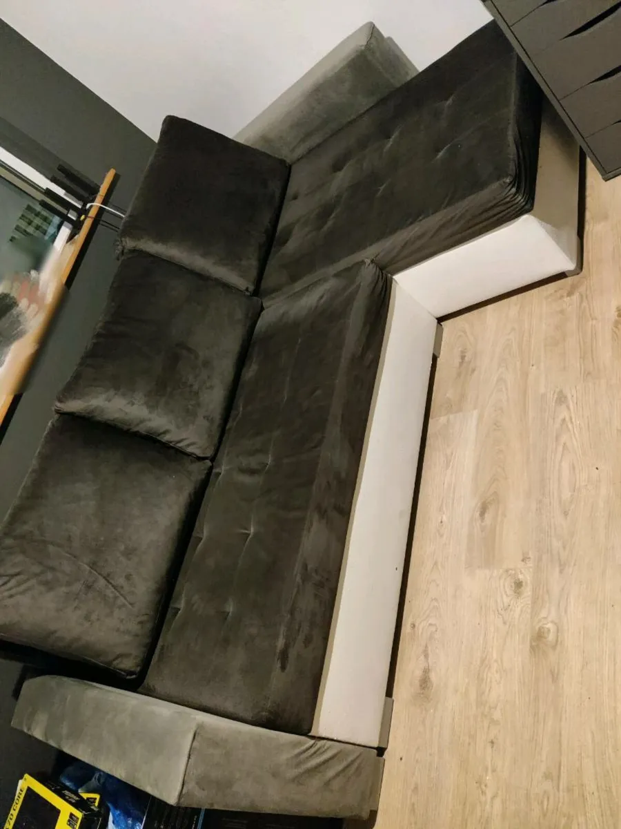 Corner sofa - Image 1