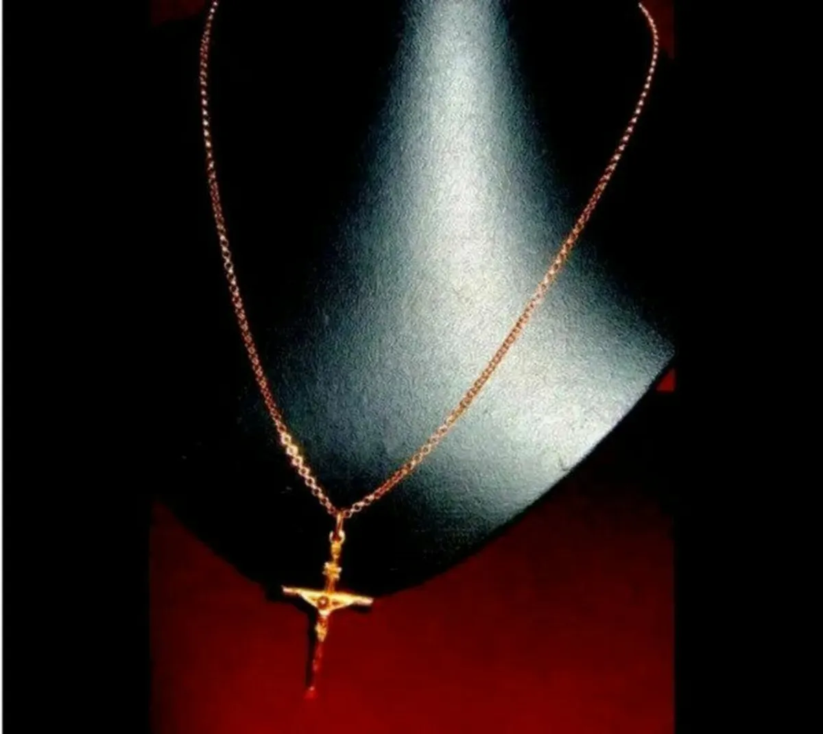 Vintage Hallmarked 9ct Gold Crucifix and Chain - Image 2
