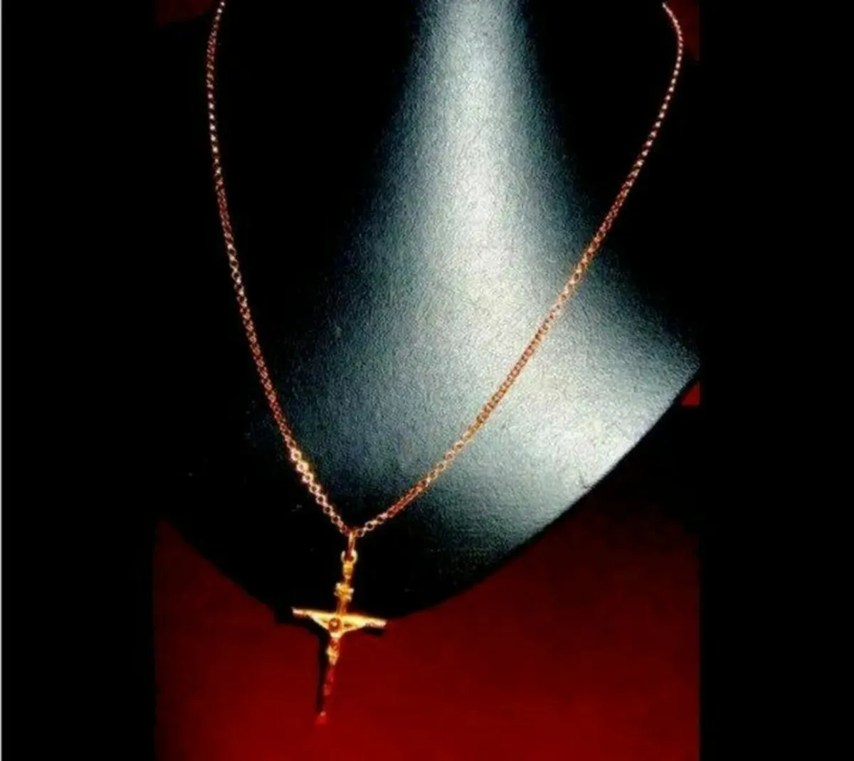 Vintage Hallmarked 9ct Gold Crucifix and Chain - Image 3